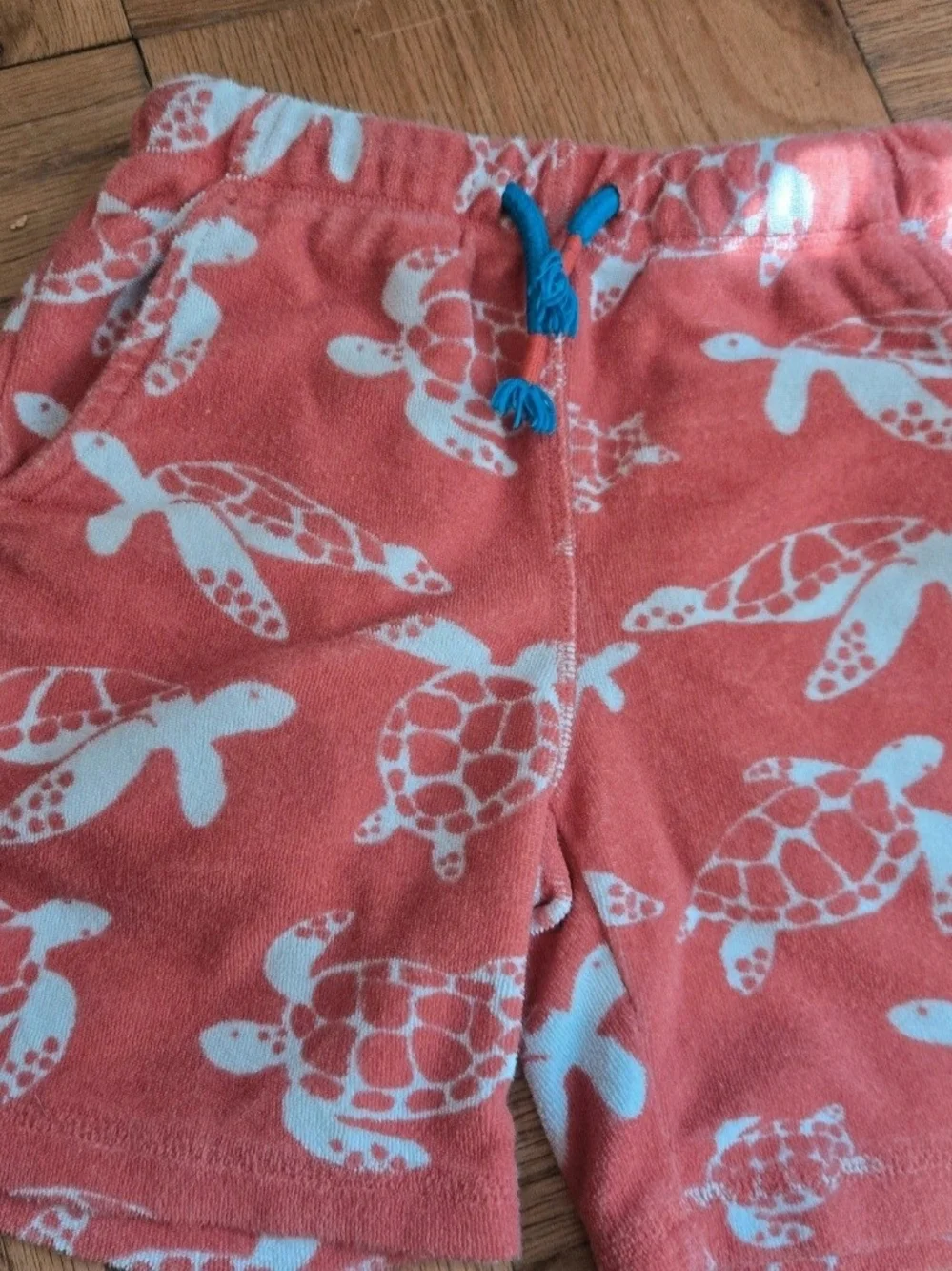 Mini Boden Coral and White Turtle-Print Pull-On Shorts - Kids